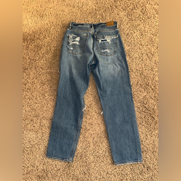 AE Ripped '90s Boyfriend Jean - Picture 7 of 15